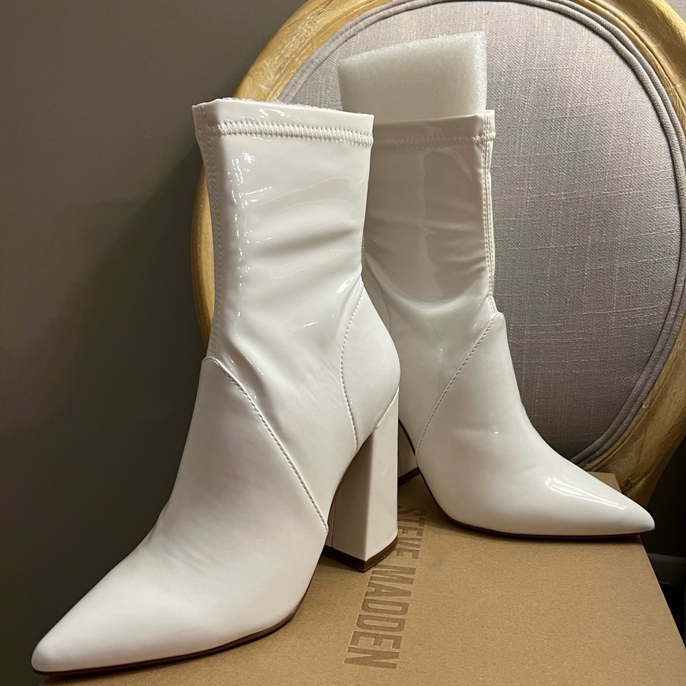 NEW- Steven Madden White Booties Size 8. Missed the return window. Never worn.
